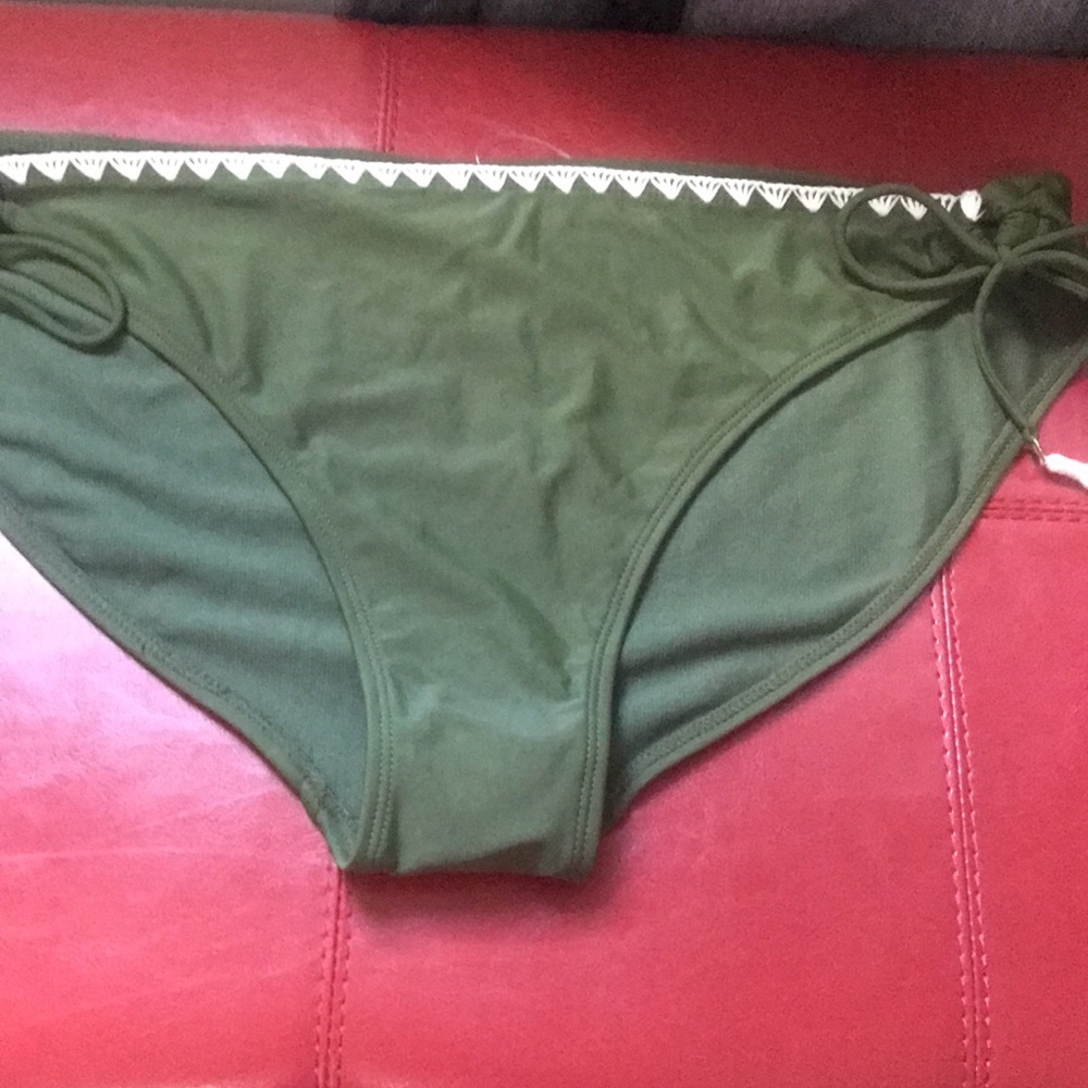 Bikini - Picture 4 of 7
